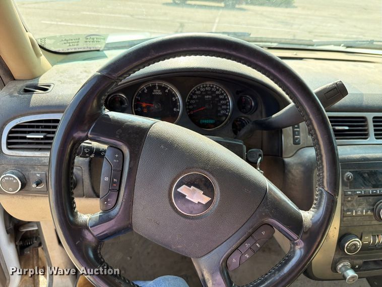 image for item FH6322 2007 Chevrolet Suburban 1500 LS SUV