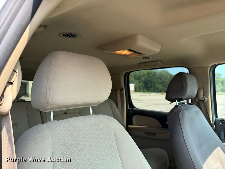 image for item FH6322 2007 Chevrolet Suburban 1500 LS SUV