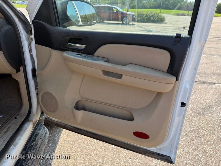 image for item FH6322 2007 Chevrolet Suburban 1500 LS SUV