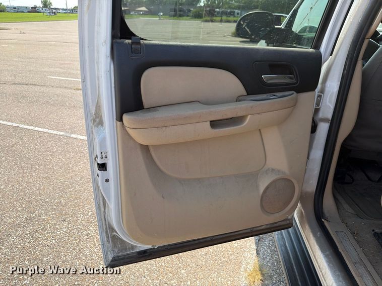 image for item FH6322 2007 Chevrolet Suburban 1500 LS SUV