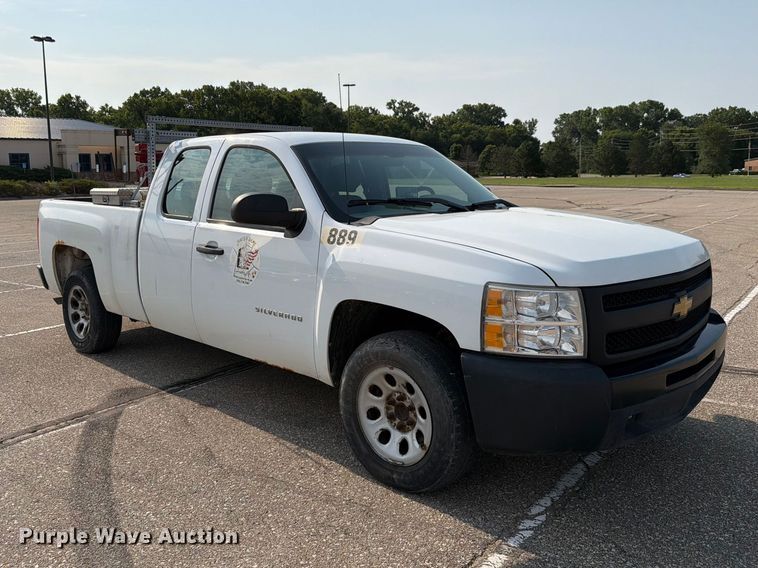 image for item FH6323 2013 Chevrolet Silverado 1500 Ext. Cab pickup truck