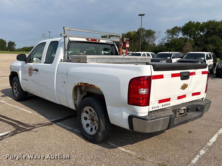 image for item FH6323 2013 Chevrolet Silverado 1500 Ext. Cab pickup truck