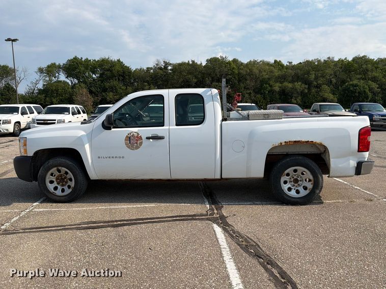 image for item FH6323 2013 Chevrolet Silverado 1500 Ext. Cab pickup truck
