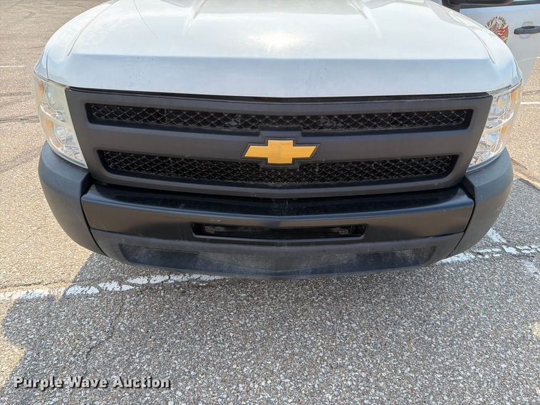 image for item FH6323 2013 Chevrolet Silverado 1500 Ext. Cab pickup truck