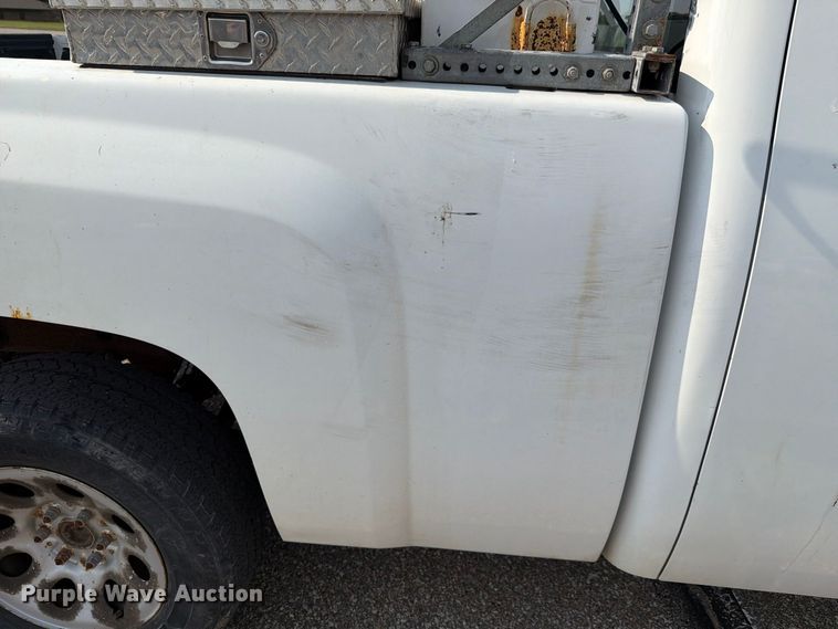 image for item FH6323 2013 Chevrolet Silverado 1500 Ext. Cab pickup truck