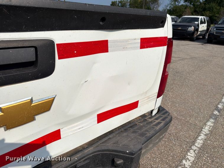 image for item FH6323 2013 Chevrolet Silverado 1500 Ext. Cab pickup truck