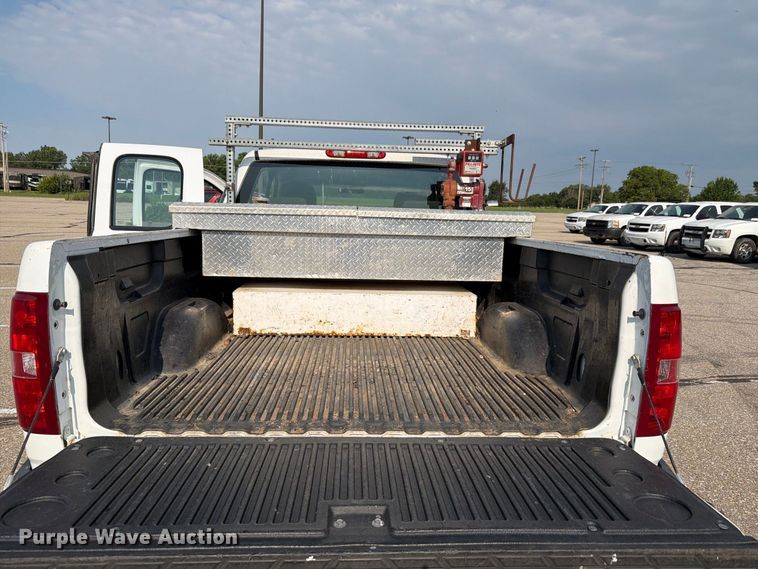 image for item FH6323 2013 Chevrolet Silverado 1500 Ext. Cab pickup truck
