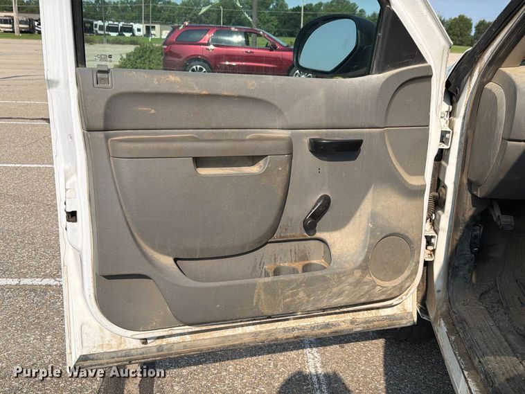 image for item FH6323 2013 Chevrolet Silverado 1500 Ext. Cab pickup truck