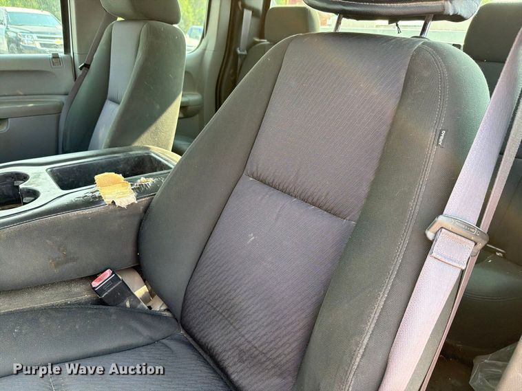 image for item FH6323 2013 Chevrolet Silverado 1500 Ext. Cab pickup truck