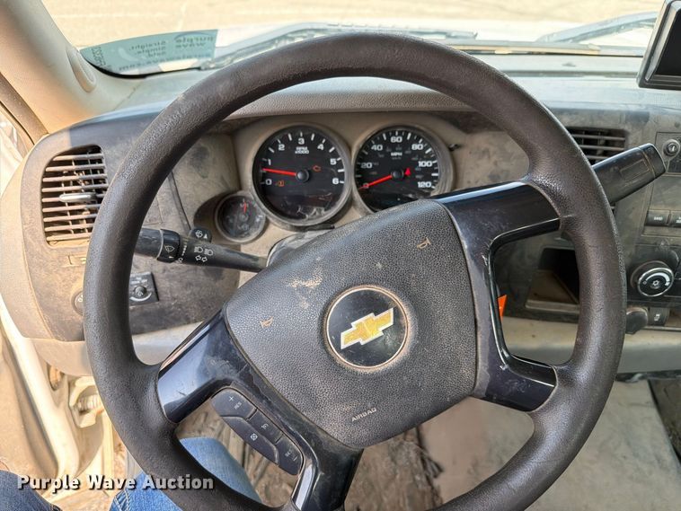 image for item FH6323 2013 Chevrolet Silverado 1500 Ext. Cab pickup truck