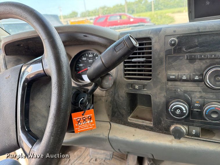 image for item FH6323 2013 Chevrolet Silverado 1500 Ext. Cab pickup truck