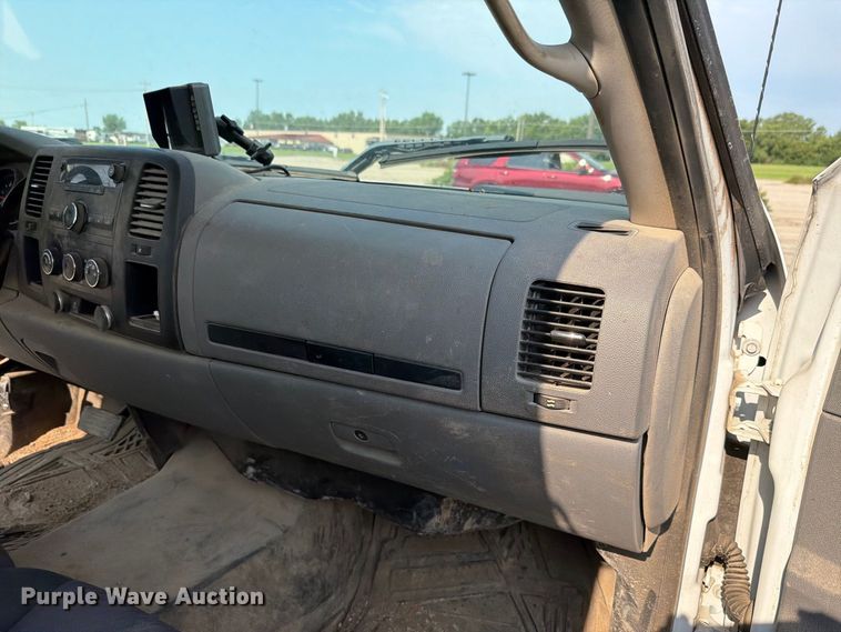 image for item FH6323 2013 Chevrolet Silverado 1500 Ext. Cab pickup truck
