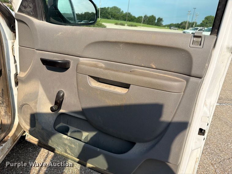 image for item FH6323 2013 Chevrolet Silverado 1500 Ext. Cab pickup truck
