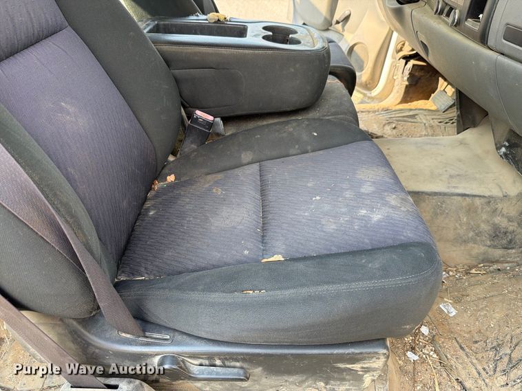 image for item FH6323 2013 Chevrolet Silverado 1500 Ext. Cab pickup truck