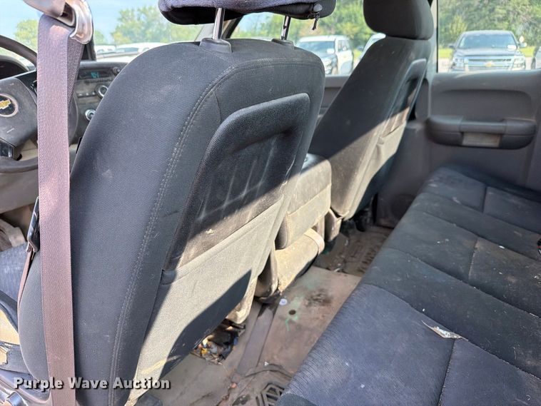 image for item FH6323 2013 Chevrolet Silverado 1500 Ext. Cab pickup truck