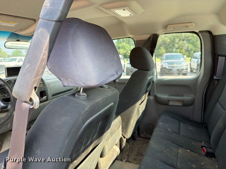 image for item FH6323 2013 Chevrolet Silverado 1500 Ext. Cab pickup truck