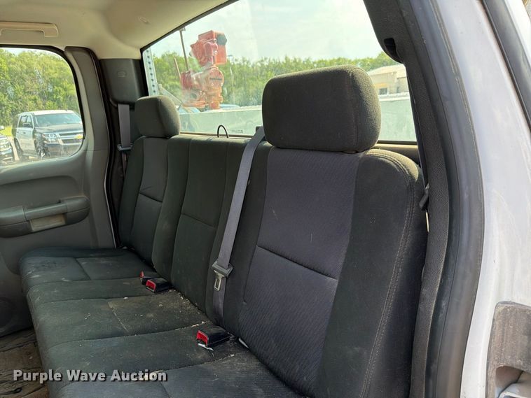 image for item FH6323 2013 Chevrolet Silverado 1500 Ext. Cab pickup truck
