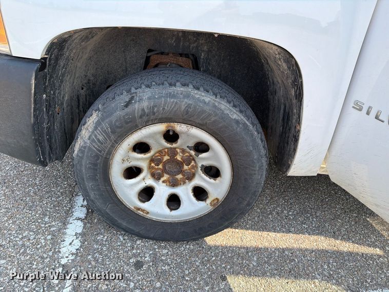 image for item FH6323 2013 Chevrolet Silverado 1500 Ext. Cab pickup truck