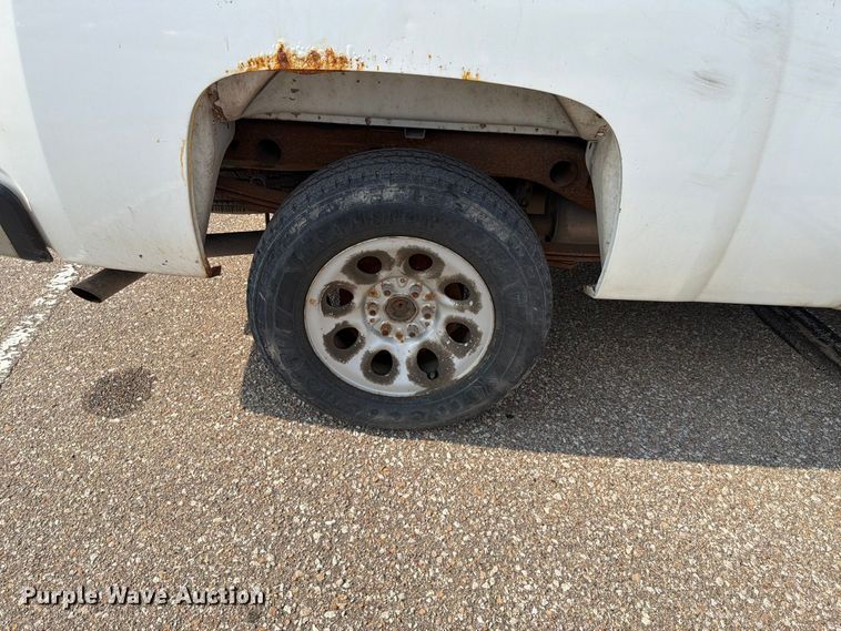 image for item FH6323 2013 Chevrolet Silverado 1500 Ext. Cab pickup truck