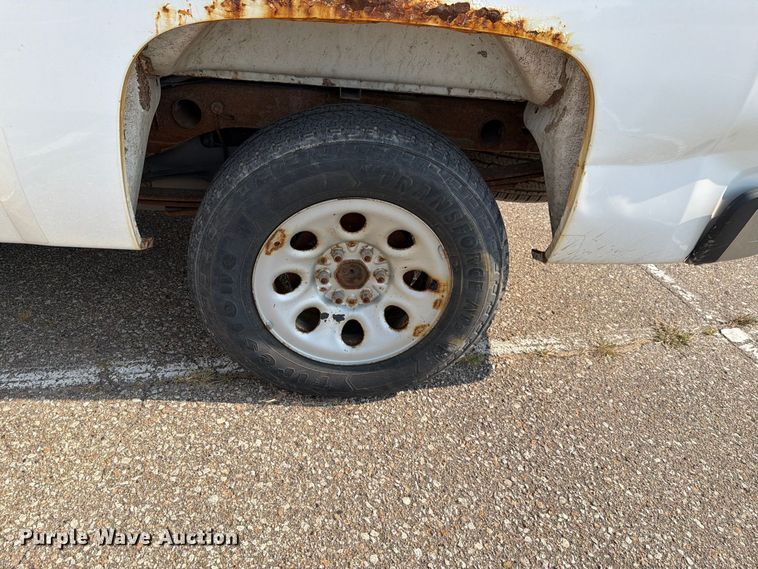 image for item FH6323 2013 Chevrolet Silverado 1500 Ext. Cab pickup truck