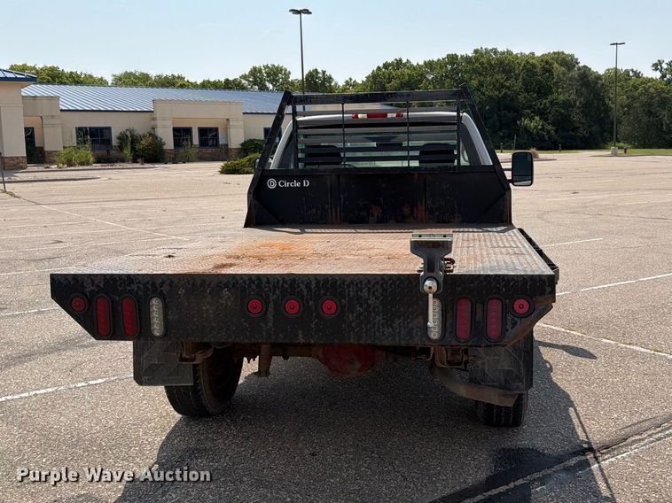 image for item FH6324 2007 Chevrolet Silverado Classic 1500 flatbed pickup truck