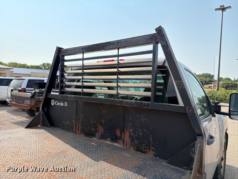 image for item FH6324 2007 Chevrolet Silverado Classic 1500 flatbed pickup truck
