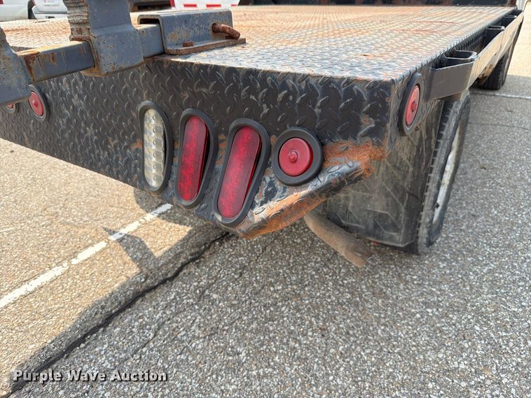 image for item FH6324 2007 Chevrolet Silverado Classic 1500 flatbed pickup truck