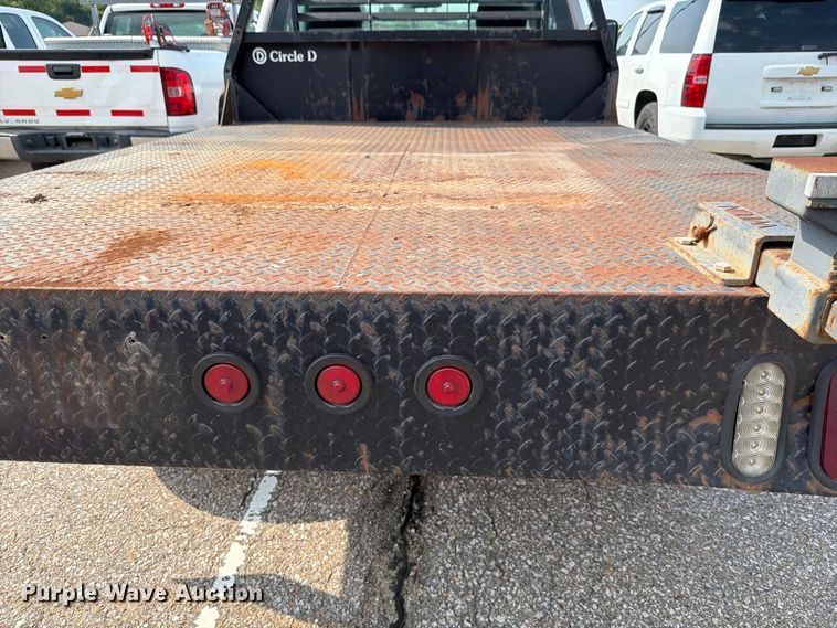 image for item FH6324 2007 Chevrolet Silverado Classic 1500 flatbed pickup truck