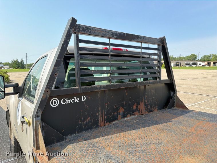 image for item FH6324 2007 Chevrolet Silverado Classic 1500 flatbed pickup truck