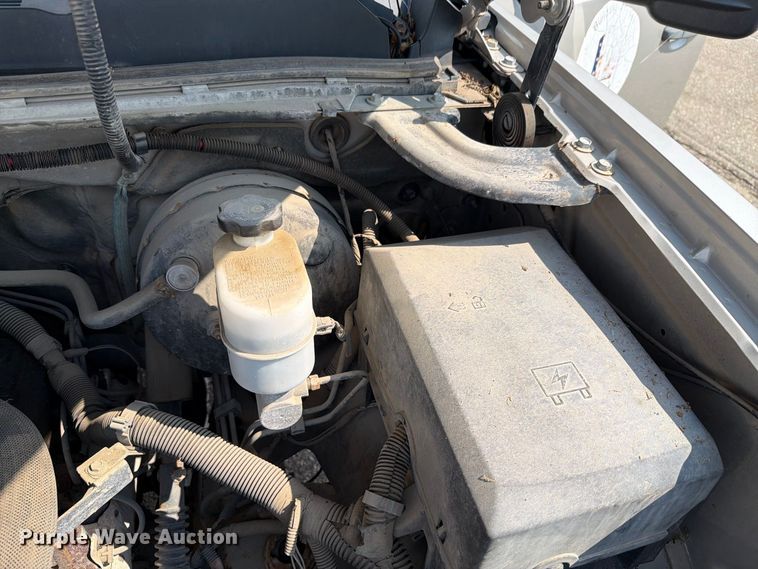 image for item FH6324 2007 Chevrolet Silverado Classic 1500 flatbed pickup truck