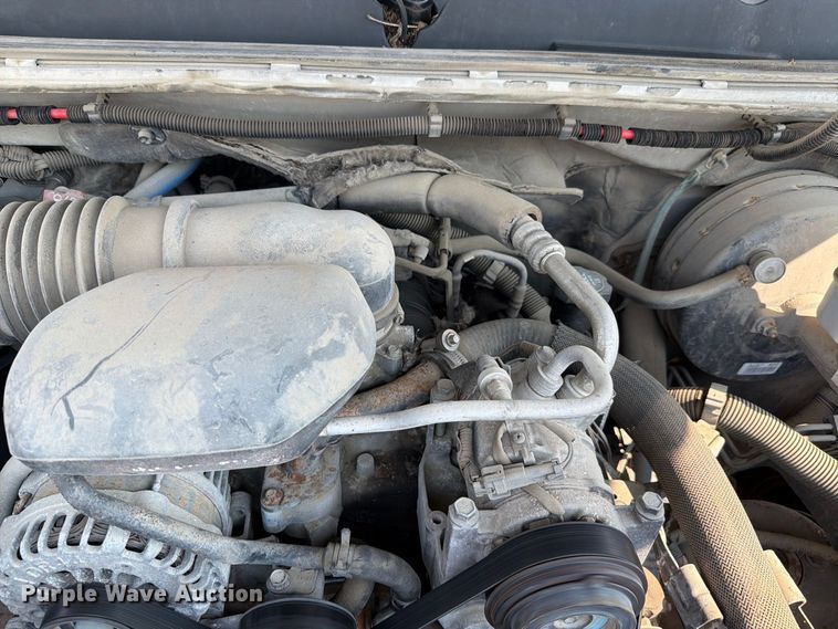 image for item FH6324 2007 Chevrolet Silverado Classic 1500 flatbed pickup truck