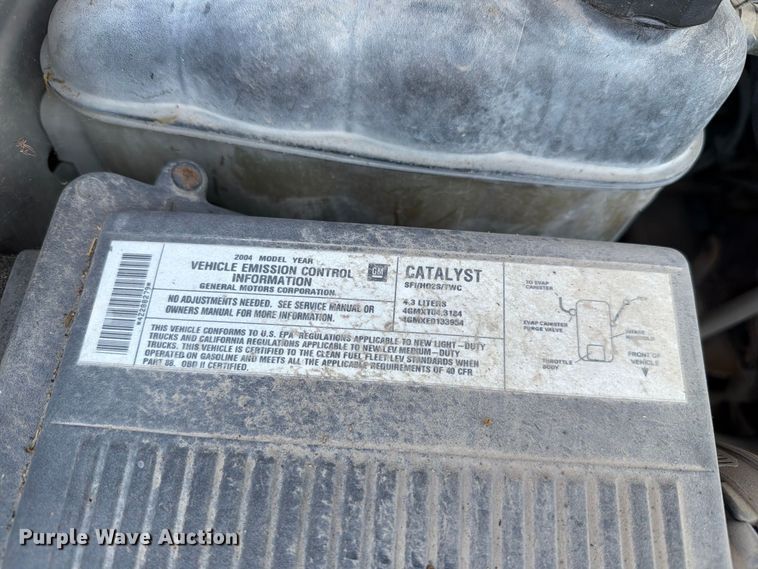 image for item FH6324 2007 Chevrolet Silverado Classic 1500 flatbed pickup truck
