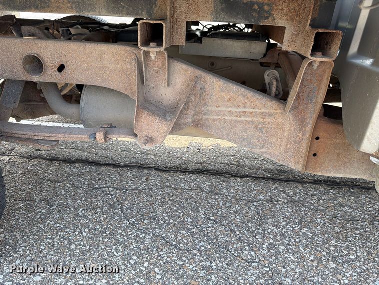 image for item FH6324 2007 Chevrolet Silverado Classic 1500 flatbed pickup truck