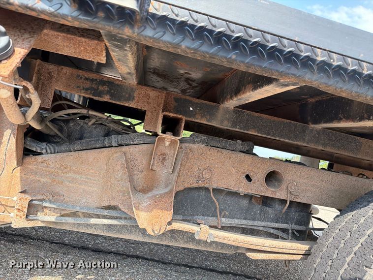 image for item FH6324 2007 Chevrolet Silverado Classic 1500 flatbed pickup truck