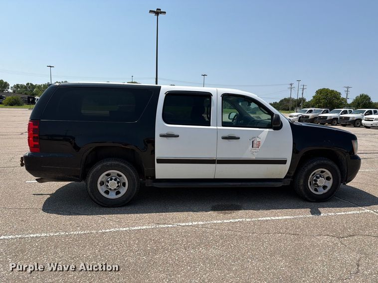 image for item FH6327 2012 Chevrolet Suburban 1500 SUV