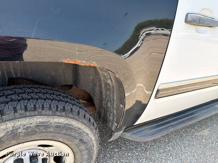 image for item FH6327 2012 Chevrolet Suburban 1500 SUV