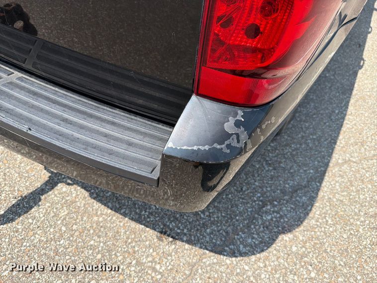 image for item FH6327 2012 Chevrolet Suburban 1500 SUV