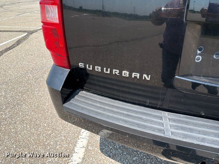 image for item FH6327 2012 Chevrolet Suburban 1500 SUV