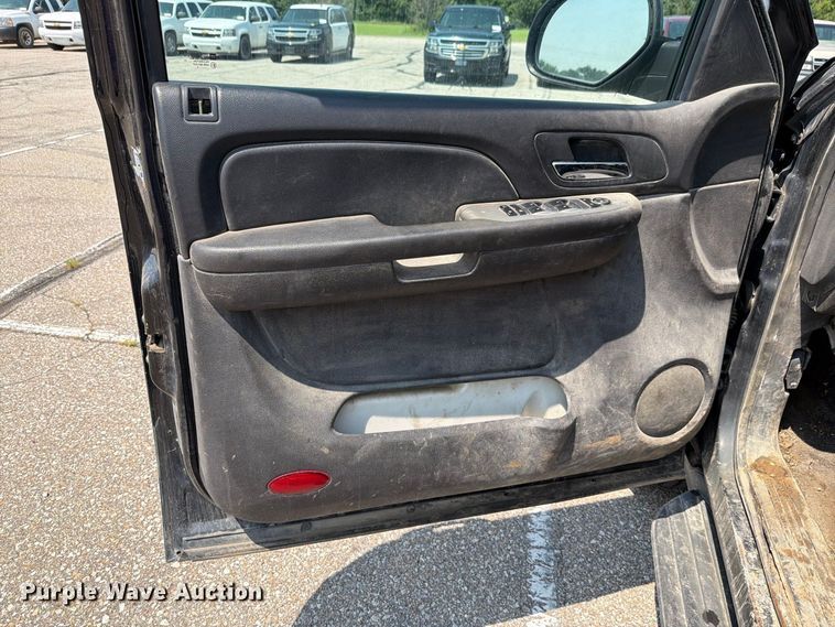 image for item FH6327 2012 Chevrolet Suburban 1500 SUV