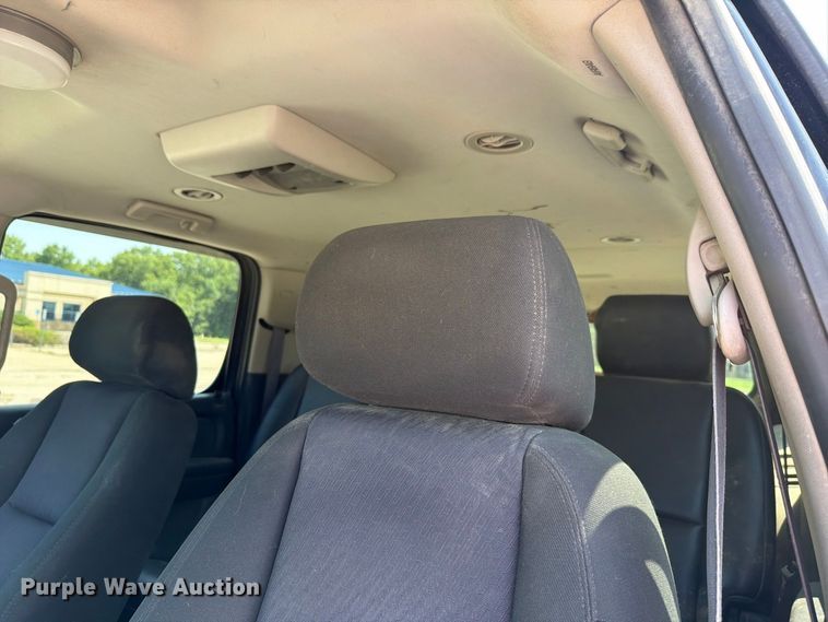 image for item FH6327 2012 Chevrolet Suburban 1500 SUV