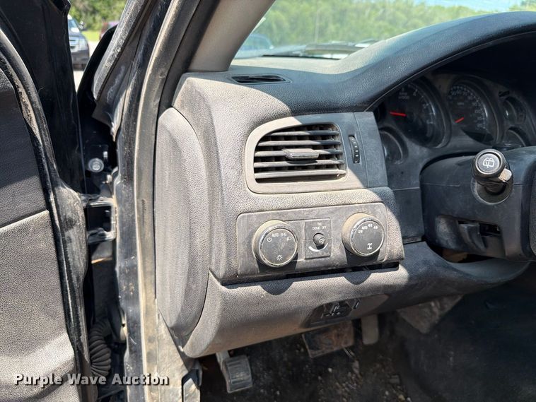 image for item FH6327 2012 Chevrolet Suburban 1500 SUV