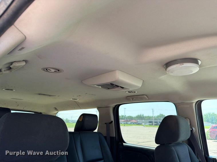 image for item FH6327 2012 Chevrolet Suburban 1500 SUV