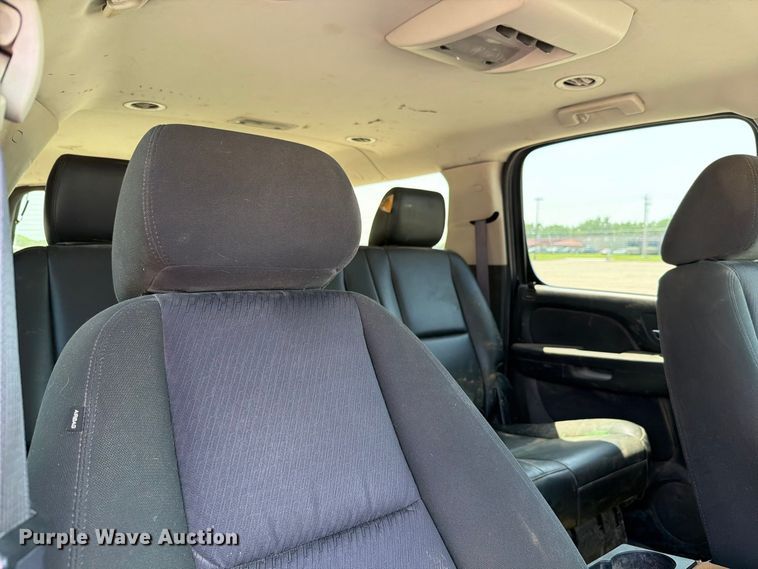 image for item FH6327 2012 Chevrolet Suburban 1500 SUV