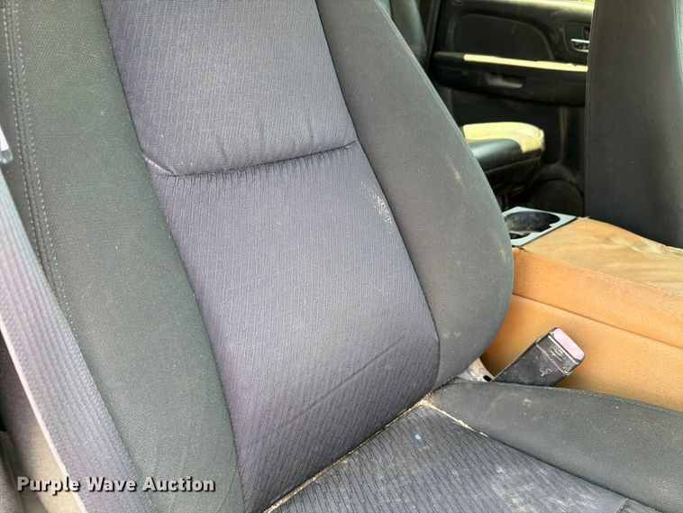 image for item FH6327 2012 Chevrolet Suburban 1500 SUV