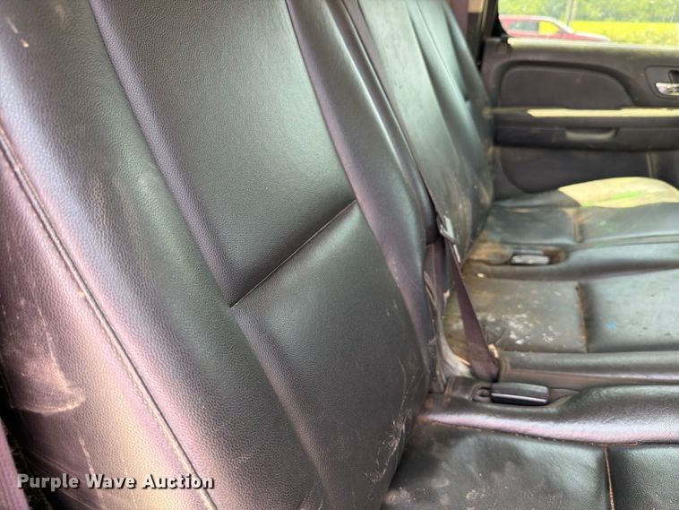 image for item FH6327 2012 Chevrolet Suburban 1500 SUV