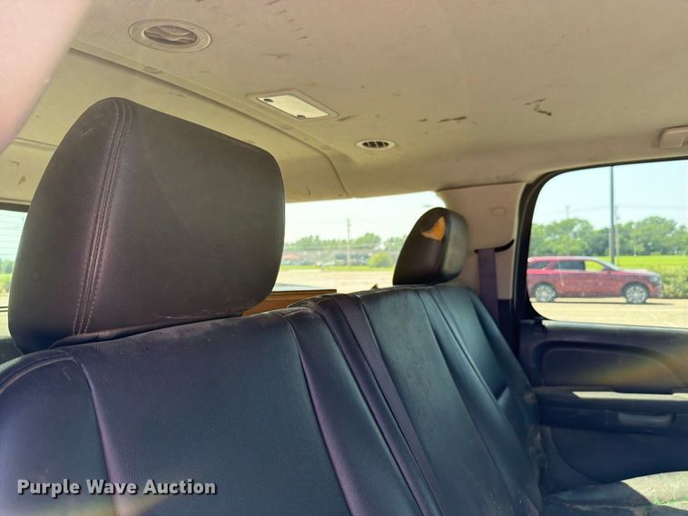 image for item FH6327 2012 Chevrolet Suburban 1500 SUV