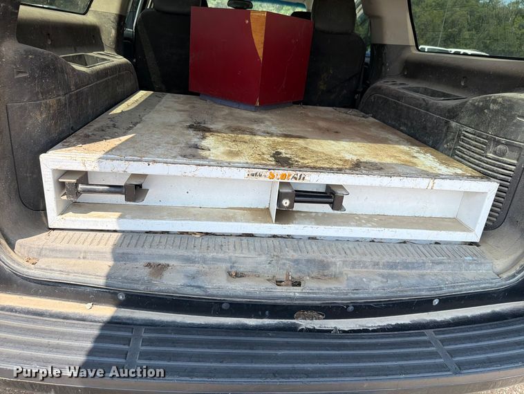 image for item FH6327 2012 Chevrolet Suburban 1500 SUV