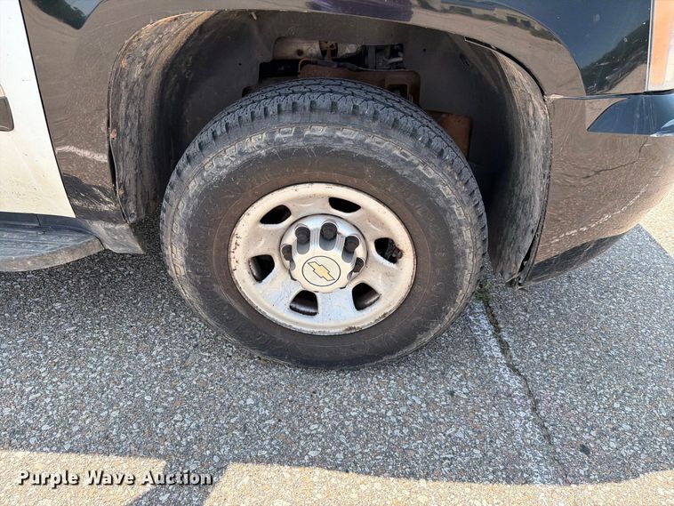 image for item FH6327 2012 Chevrolet Suburban 1500 SUV