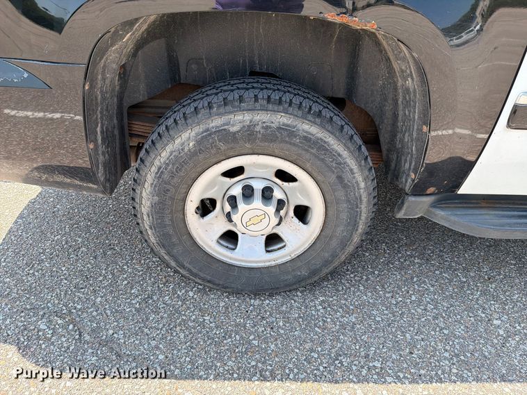 image for item FH6327 2012 Chevrolet Suburban 1500 SUV