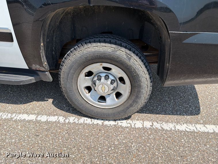 image for item FH6327 2012 Chevrolet Suburban 1500 SUV
